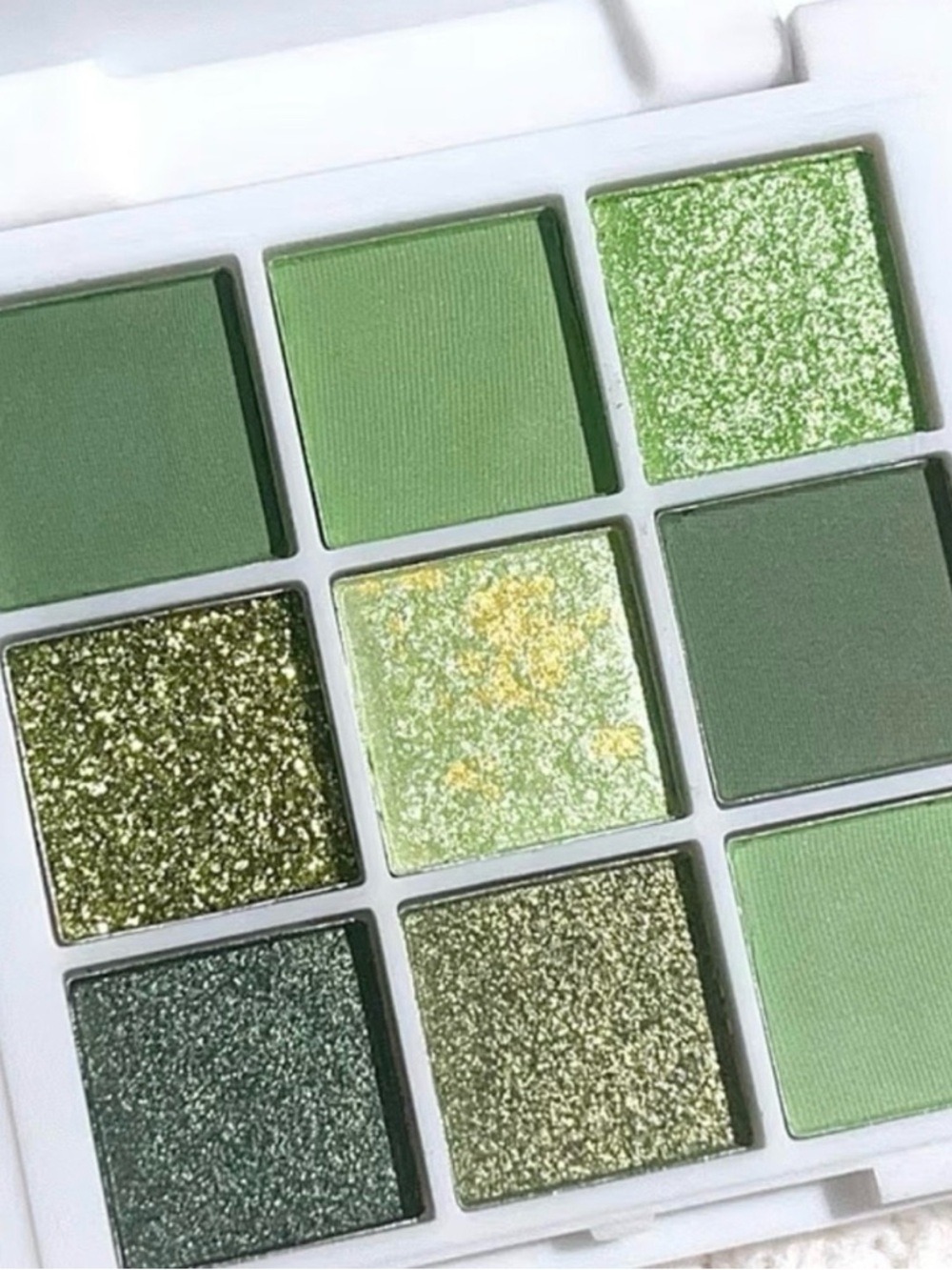 Green Eyeshadow Palette Matte Shimmer Glitter 9 Colors Small New - Picture 4 of 7